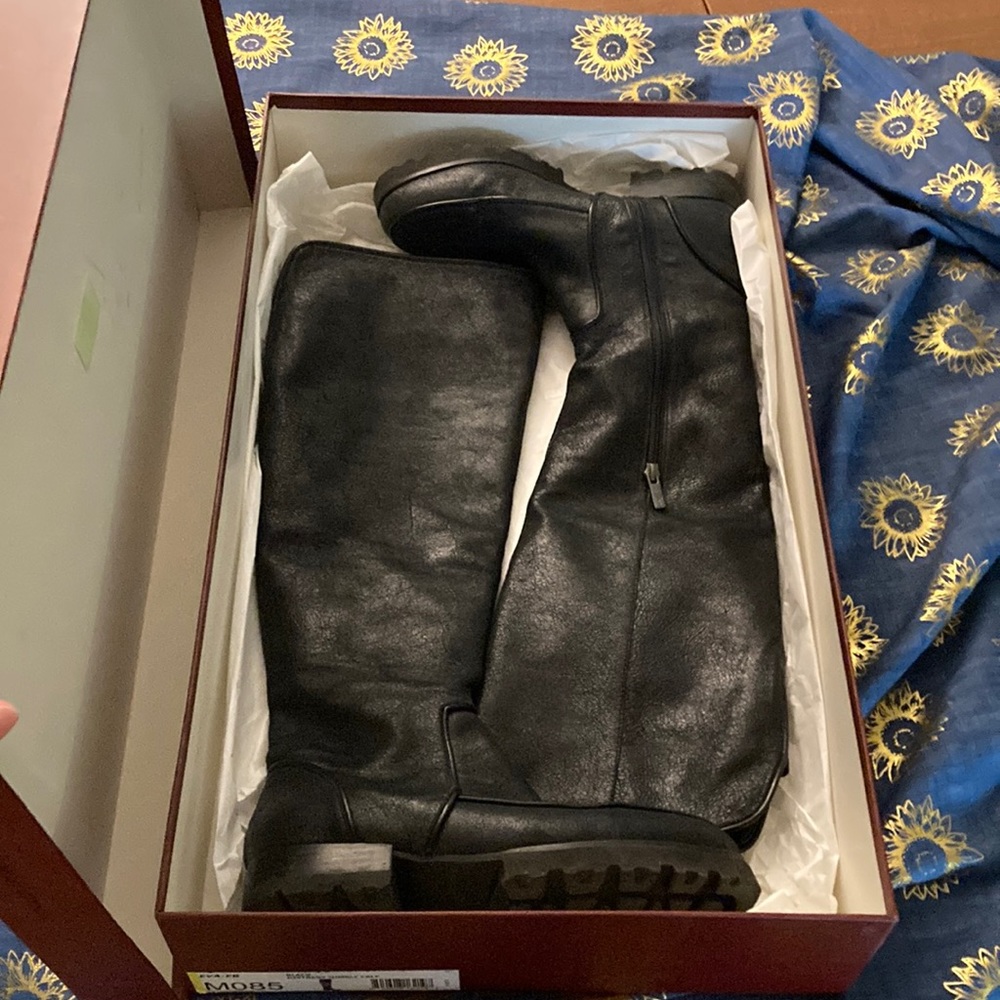 8.5 Donald/Pliner black distressed calf length boots